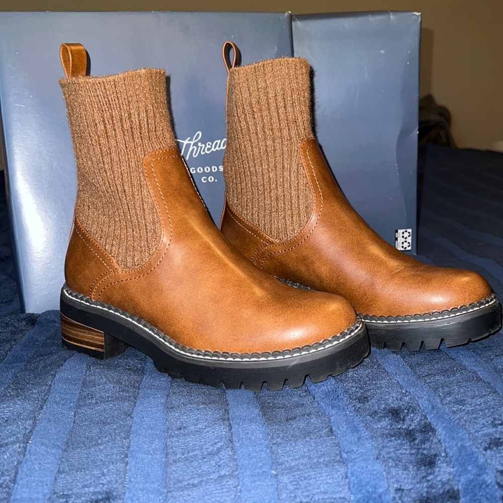 Daphne Boots